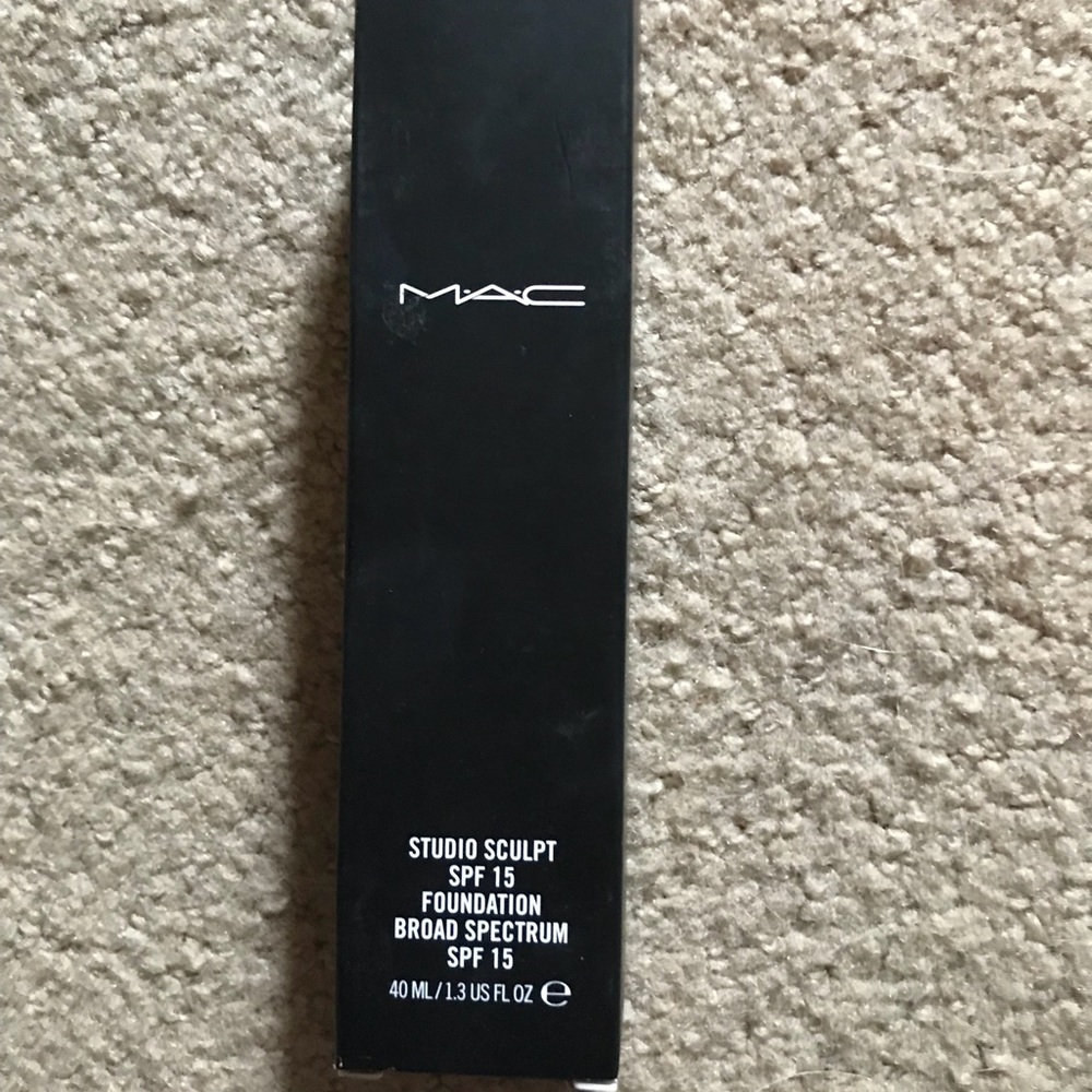 MAC Studio Sculpt Foundation NW30